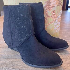NIB VERY G WOMENS BLACK SAYLOR FASHION BOOTIES ROUND TOE SZ 8